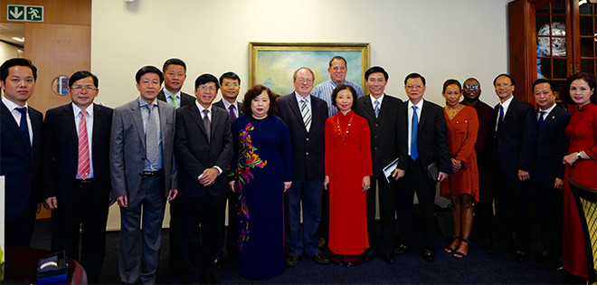 河内市同南非和新加坡加强合作 ảnh 1 河内市同南非和新加坡加强合作 ảnh 1