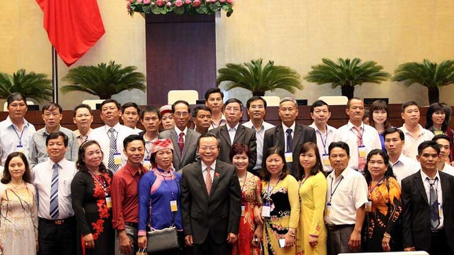 越南国会副主席冯国显会见2016年越南全国优秀农民代表团 ảnh 1 越南国会副主席冯国显会见2016年越南全国优秀农民代表团 ảnh 1