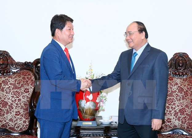 越南政府总理阮春福会见韩国大邱市市长权泳臻 ảnh 1 越南政府总理阮春福会见韩国大邱市市长权泳臻 ảnh 1