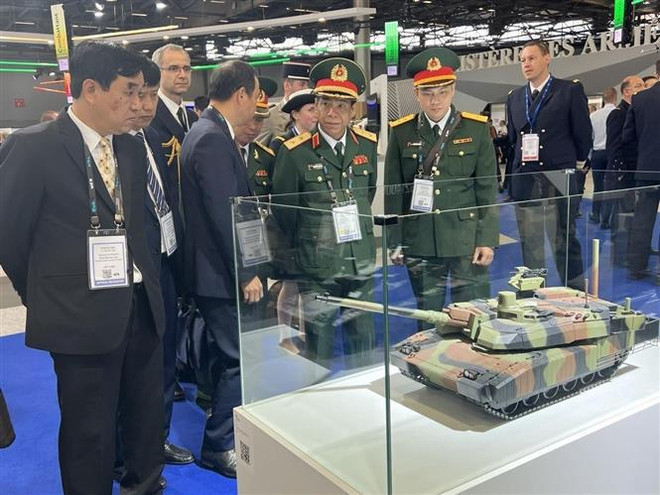 越南参加在法国举行的陆军武器展 ảnh 1 越南参加在法国举行的陆军武器展 ảnh 1