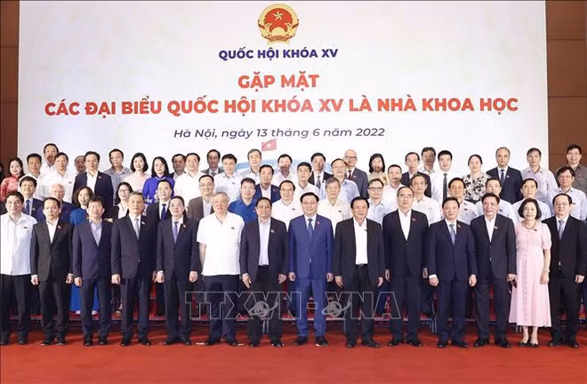 越南高层领导人会见国会科学家代表 ảnh 1