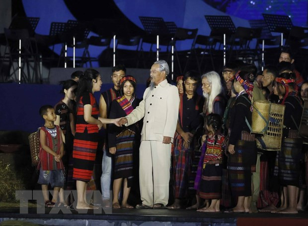 越南国家主席阮春福出席胡伯伯探访广平省65周年纪念典礼 ảnh 2