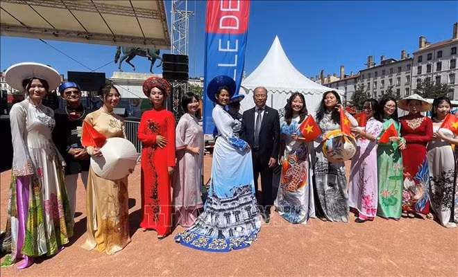 越南首次出席法国里昂领事节 ảnh 2