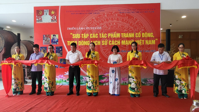 越南革命史宣传海报专题展在广宁省举行 ảnh 1 越南革命史宣传海报专题展在广宁省举行 ảnh 1