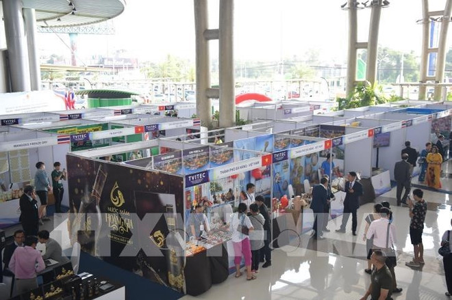 在老挝和泰国越南企业和企业家对接论坛举行 ảnh 1 在老挝和泰国越南企业和企业家对接论坛举行 ảnh 1