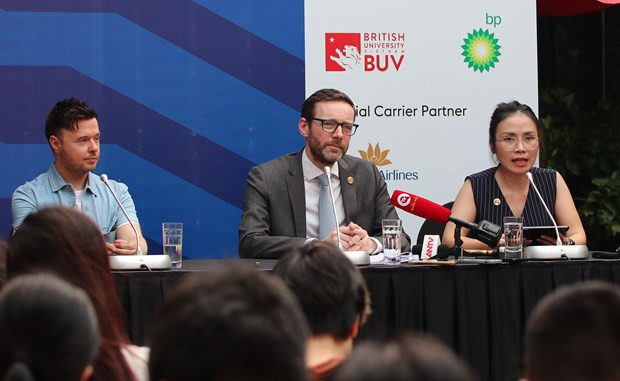 英国驻越南大使伊恩·弗鲁对越南人民崛起的愿望印象深刻 ảnh 3