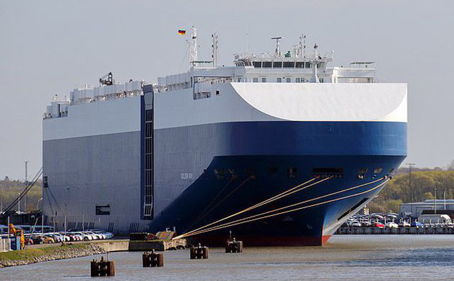 海防市:对滚装集装箱船进行喷雾消毒 避免新冠病毒入侵 ảnh 1 海防市:对滚装集装箱船进行喷雾消毒 避免新冠病毒入侵 ảnh 1