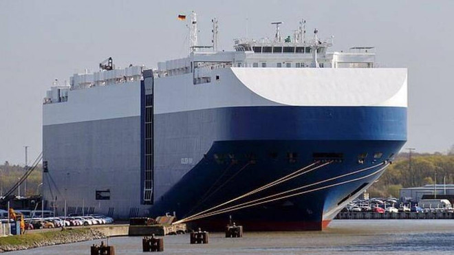 海防港就TIANJIN HIGHWAY号滚装集装箱船卸船方案召开紧急会议 ảnh 2 海防港就TIANJIN HIGHWAY号滚装集装箱船卸船方案召开紧急会议 ảnh 2