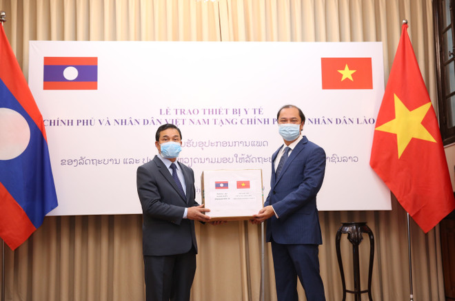 越南捐赠老挝和柬埔寨医疗设备及物资 越航将其运送到老柬两国 ảnh 2 越南捐赠老挝和柬埔寨医疗设备及物资 越航将其运送到老柬两国 ảnh 2