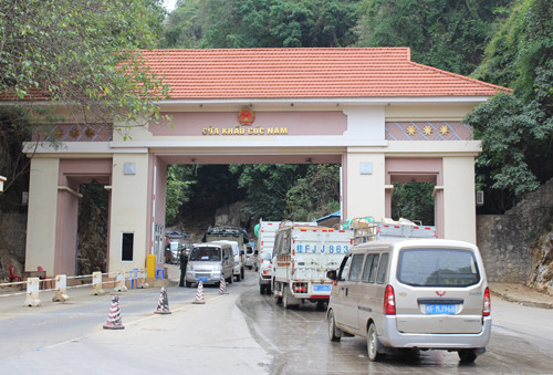 新冠肺炎疫情：着力化解越中边境口岸出口活动难题 ảnh 1