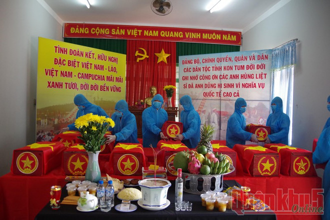 昆嵩省归集21具在老挝和柬埔寨牺牲的越南志愿军和专家烈士遗骸 ảnh 1 昆嵩省归集21具在老挝和柬埔寨牺牲的越南志愿军和专家烈士遗骸 ảnh 1