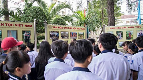 “越南各民族文化”图片展在芹苴市举行 ảnh 1