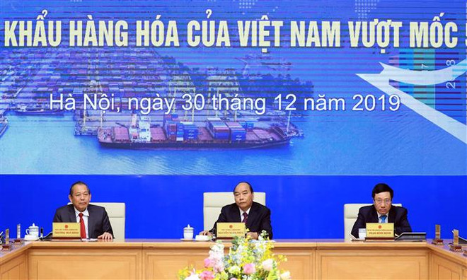 越南政府总理阮春福出席越南外贸进出口额达到5000亿美元的仪式 ảnh 1  越南政府总理阮春福出席越南外贸进出口额达到5000亿美元的仪式 ảnh 1