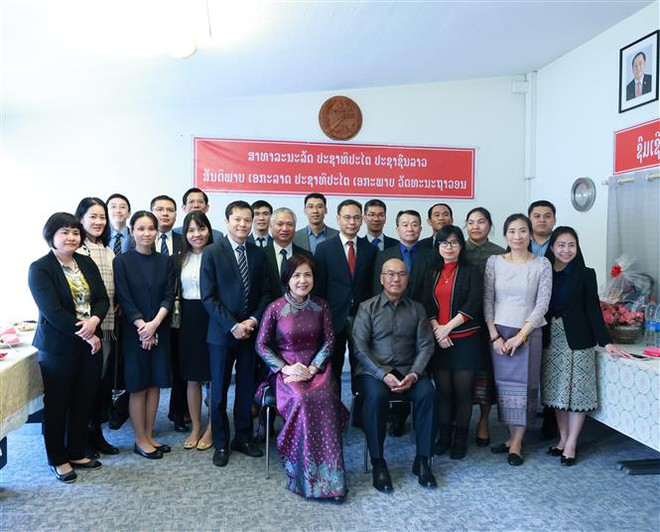 越老两国驻日内瓦代表团深化友谊团结关系 ảnh 1 越老两国驻日内瓦代表团深化友谊团结关系 ảnh 1