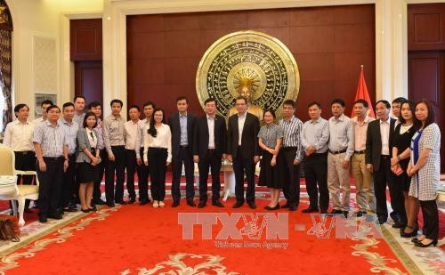 胡志明共青团中央书记处第一书记黎国峰探访越南驻中国大使馆 ảnh 2 胡志明共青团中央书记处第一书记黎国峰探访越南驻中国大使馆 ảnh 2