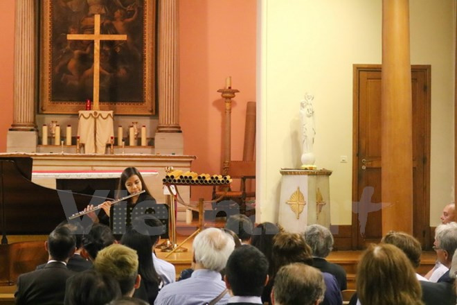 越南同行基金会在法国举行音乐会助学捐款活动 ảnh 1