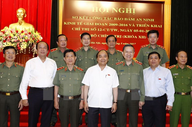 阮春福总理:公安部门要主动掌握情况,认清危害国家经济的威胁,当好党和国家参谋助手 ảnh 1 阮春福总理:公安部门要主动掌握情况,认清危害国家经济的威胁,当好党和国家参谋助手 ảnh 1