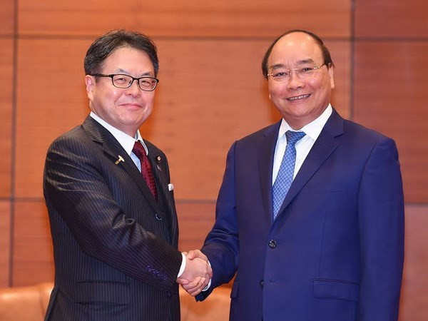 政府总理阮春福会见日本经济产业大臣世耕弘成 ảnh 1 政府总理阮春福会见日本经济产业大臣世耕弘成 ảnh 1