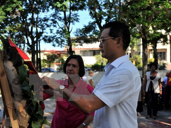 胡志明主席诞辰127周年纪念活动在古巴和印度等国举行 ảnh 1 胡志明主席诞辰127周年纪念活动在古巴和印度等国举行 ảnh 1