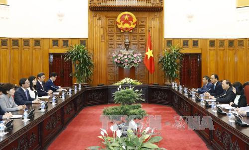 越南政府总理阮春福会见韩国总统特使朴元淳 ảnh 1