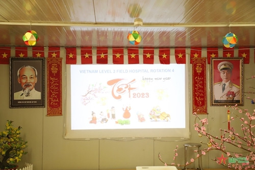 向蓝色贝雷帽部队送上祖国新春的温暖 ảnh 1