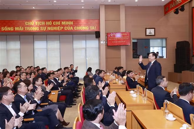 国会主席王廷惠：国家审计署继续发挥好其在反腐败和反消极斗争中的作用 ảnh 1