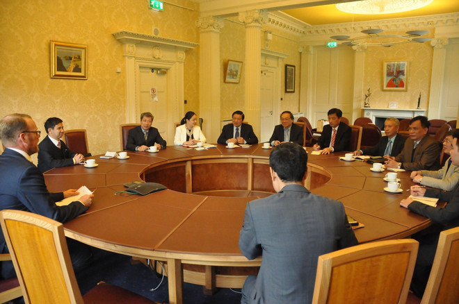 越南共产党代表团访问大不列颠及北爱尔兰联合王国 ảnh 2 越南共产党代表团访问大不列颠及北爱尔兰联合王国 ảnh 2