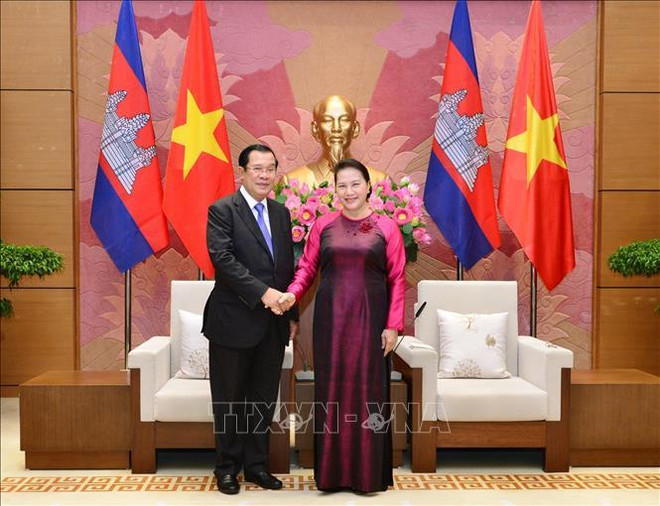 越南国会主席阮氏金银会见柬埔寨首相洪森 ảnh 1 越南国会主席阮氏金银会见柬埔寨首相洪森 ảnh 1