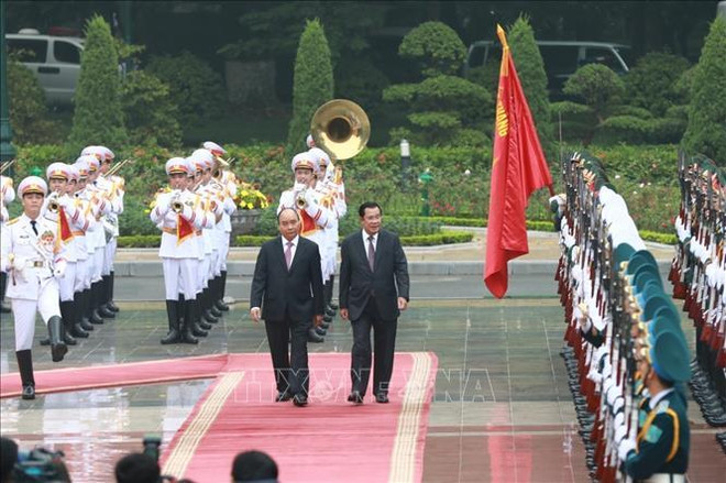 柬埔寨首相洪森开始对越南进行正式访问 ảnh 1 柬埔寨首相洪森开始对越南进行正式访问 ảnh 1