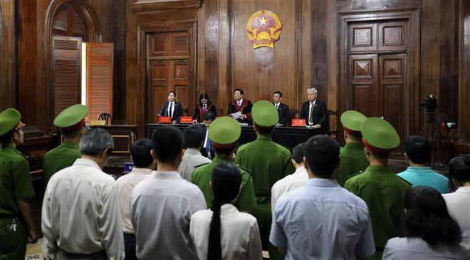 抗癌制假案件:判处两名主谋有期徒刑17年和20年 ảnh 1 抗癌制假案件:判处两名主谋有期徒刑17年和20年 ảnh 1