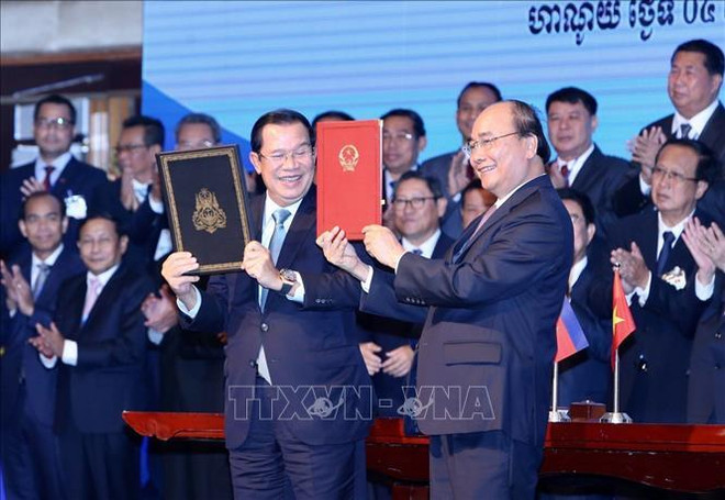 越南与柬埔寨发表联合声明 ảnh 1 越南与柬埔寨发表联合声明 ảnh 1