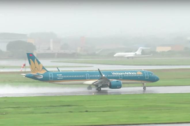 越航因台风米娜继续调整部分航班执行计划 ảnh 1