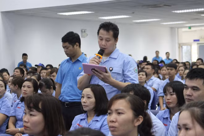 首都解放65周年：发挥工人队伍在融入世界经济一体化进程中的率先垂范作用 ảnh 1