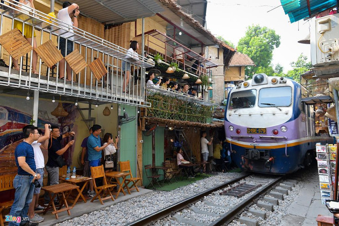 坐在铁道边喝咖啡：新奇但隐患重重 ảnh 2