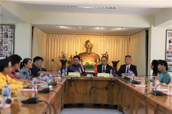 泰国那空拍侬府希望促进与越南各地方的多方面合作 ảnh 1