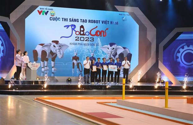 越南工业大学获得2023 年越南机器人大赛冠军 ảnh 1 越南工业大学获得2023 年越南机器人大赛冠军 ảnh 1