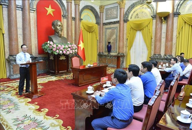 越南国家主席武文赏与学习胡伯伯榜样的先进青年举行见面会 ảnh 1 越南国家主席武文赏与学习胡伯伯榜样的先进青年举行见面会 ảnh 1