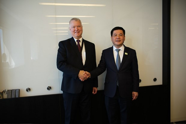 越南工贸部部长阮鸿延会见波音全球公共政策高级副总裁史蒂 ảnh 1 越南工贸部部长阮鸿延会见波音全球公共政策高级副总裁史蒂 ảnh 1