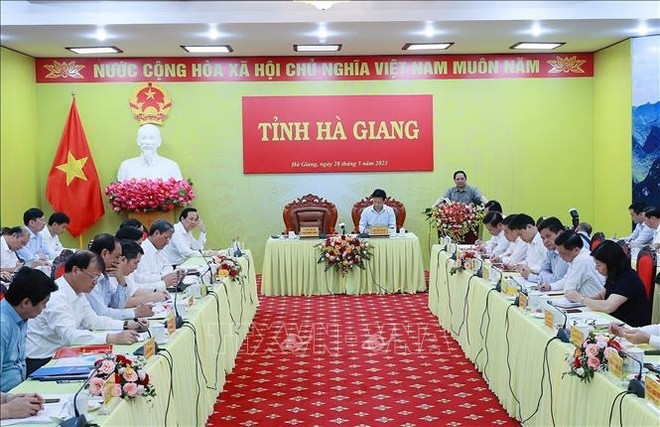 政府总理范明政莅临河江省调研 ảnh 1 政府总理范明政莅临河江省调研 ảnh 1