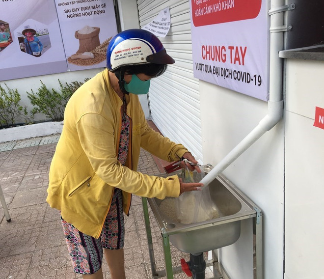 越南“不让任何人掉队”的防疫模式 ảnh 2