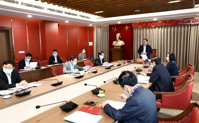 河内市委书记王廷惠：防疫和减少疫情损失是头等优先任务 ảnh 1