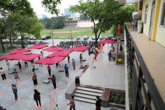 河内市首台“取米机”问世助力困难群众渡过疫情难关 ảnh 2 河内市首台“取米机”问世助力困难群众渡过疫情难关 ảnh 2