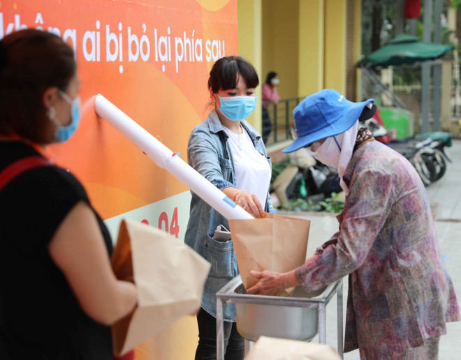 河内市首台“取米机”问世助力困难群众渡过疫情难关 ảnh 1 河内市首台“取米机”问世助力困难群众渡过疫情难关 ảnh 1