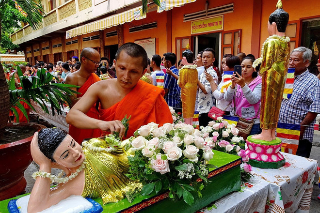 越南政府总理阮春福向高棉族同胞致以传统新年祝福 ảnh 1 越南政府总理阮春福向高棉族同胞致以传统新年祝福 ảnh 1