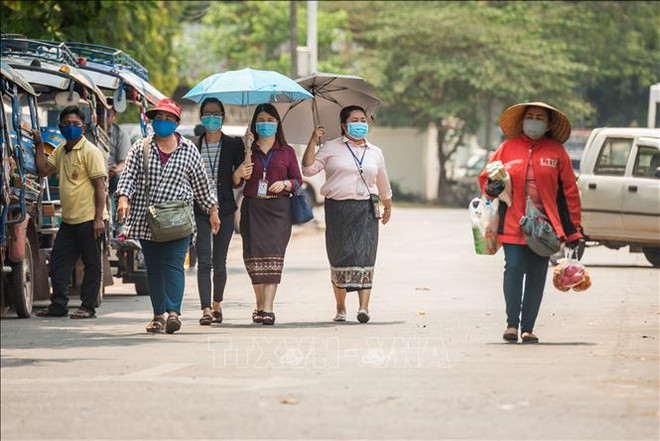 越南人民公安越老友好协会向老方捐赠口罩和现金援助疫情防控 ảnh 1 越南人民公安越老友好协会向老方捐赠口罩和现金援助疫情防控 ảnh 1