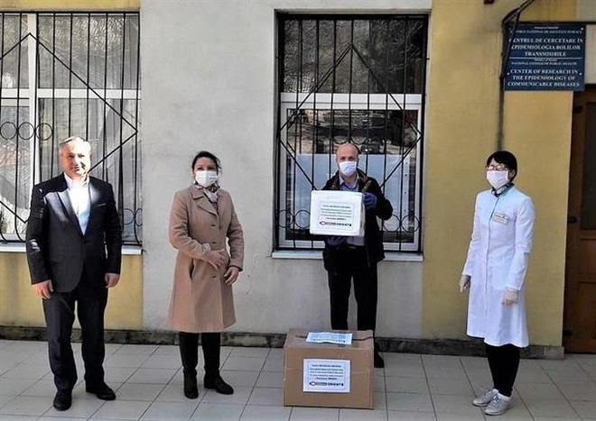 海外越南人制药厂向摩尔多瓦捐赠六百个新冠病毒检测试剂盒 ảnh 1