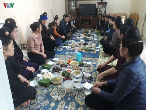 山萝省泰族同胞的“送婿歌和迎亲歌”风俗 ảnh 1 山萝省泰族同胞的“送婿歌和迎亲歌”风俗 ảnh 1