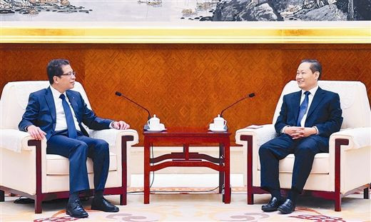 越南驻华大使邓明魁会见广西壮族自治区党委书记彭清华 ảnh 1