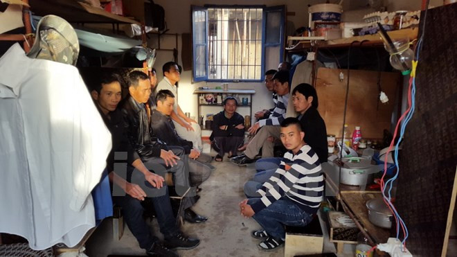 在阿尔及利亚的越南劳工举行罢工希望尽早回国 ảnh 1 在阿尔及利亚的越南劳工举行罢工希望尽早回国 ảnh 1