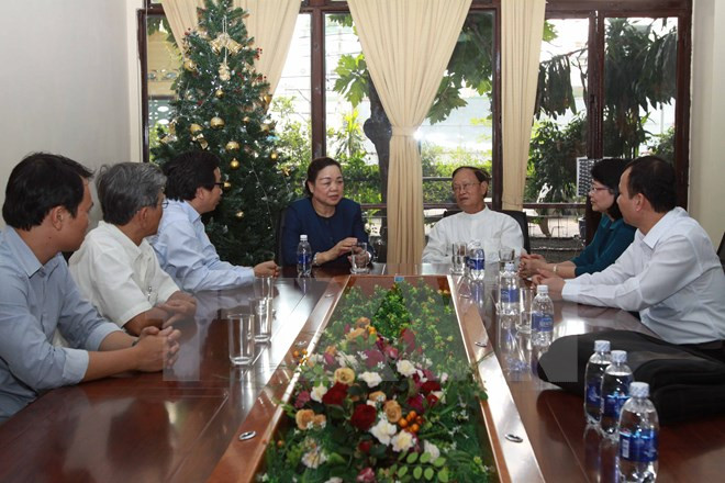 何氏洁同志向胡志明市各宗教组织祝贺2015圣诞节 ảnh 1 何氏洁同志向胡志明市各宗教组织祝贺2015圣诞节 ảnh 1